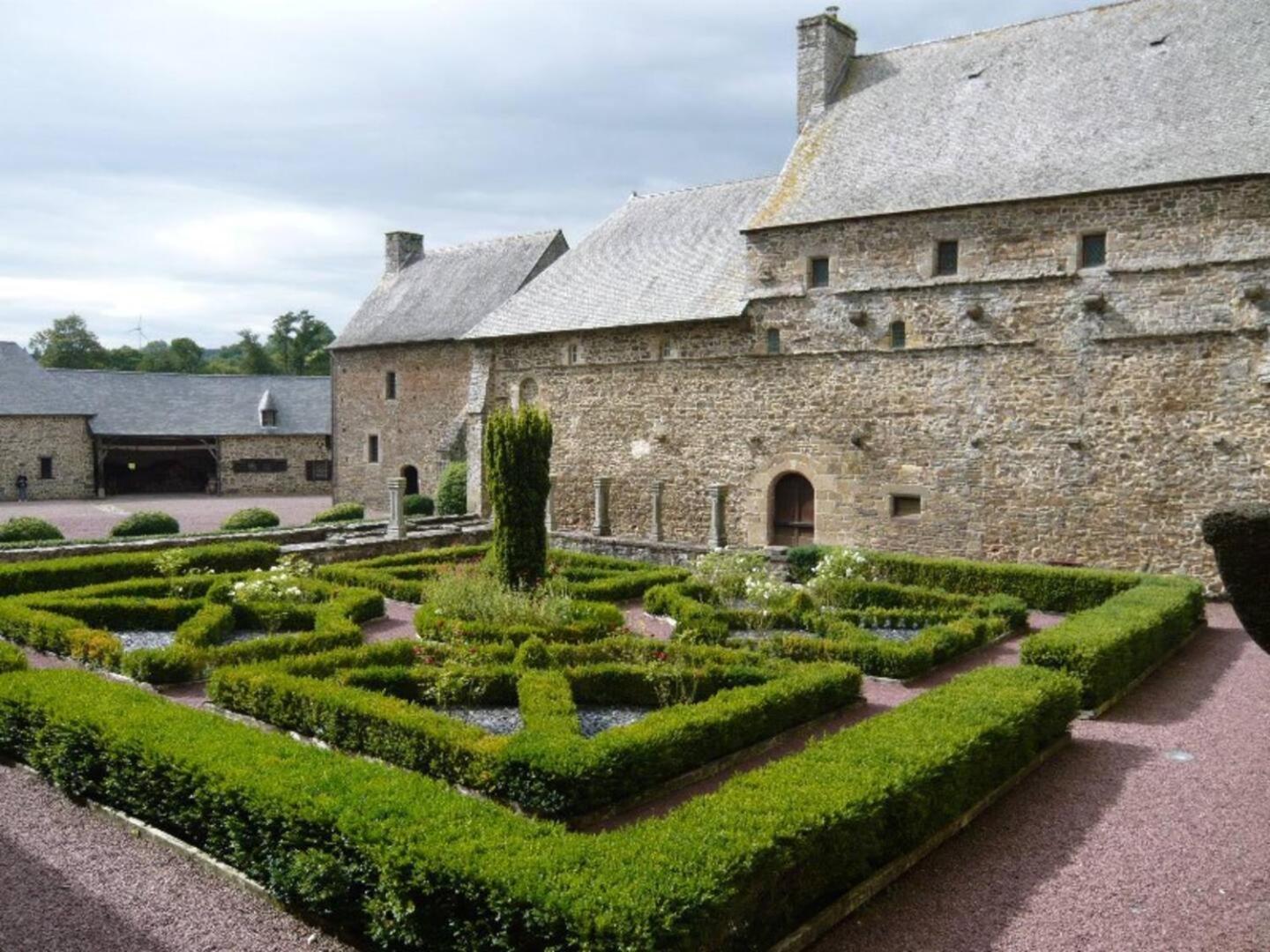 Decouverte D'Un Haras Proche Du Mont St Michel Hambye Extérieur photo